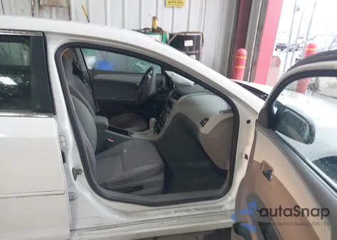 2011 Chevrolet Malibu Ls z USA, uszkodzony, nr VIN 1G1ZB5E1XBF323514